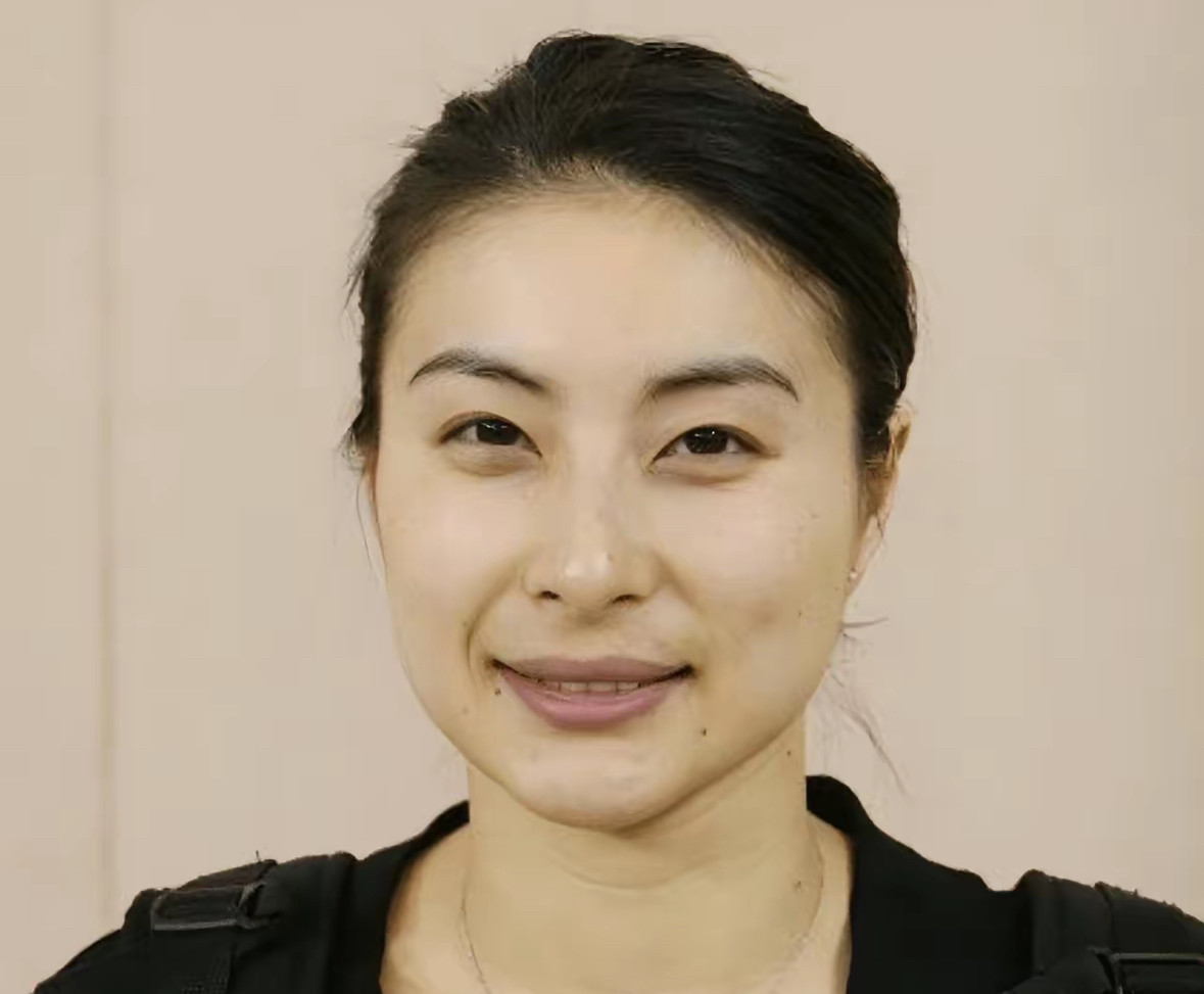 郭晶晶第一次见朱玲玲，没带礼物，开口第一句话让全场愣住2012年，郭晶晶第一次正式见霍家婆婆朱玲玲。