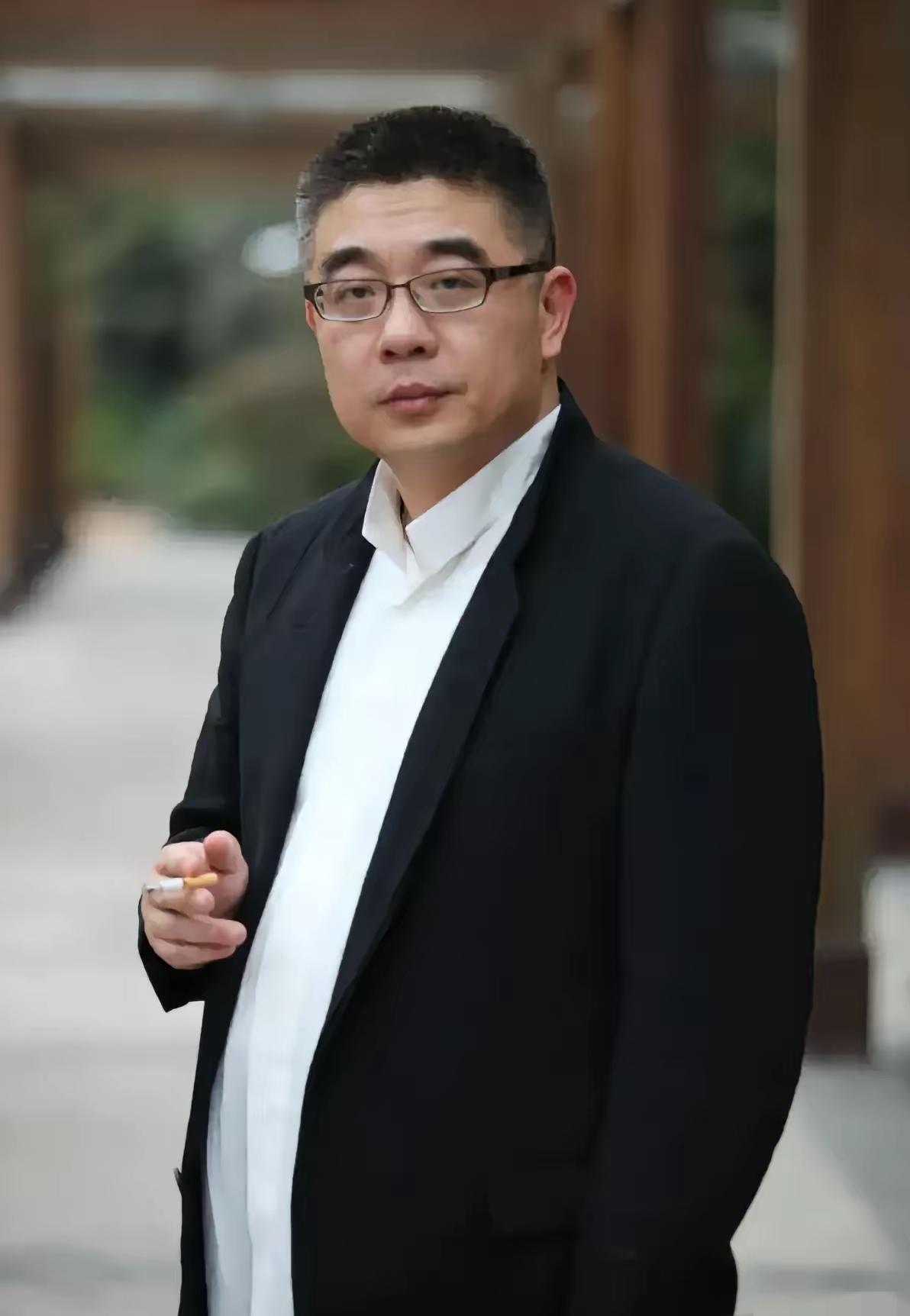 复旦大学钱文忠教授说：“年轻人一定要对钱有概念。一杯奶茶20块钱，相当于6瓶牛