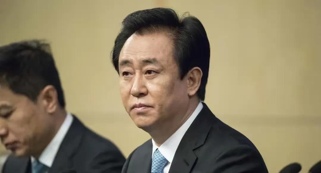 近日，许久没有消息的许家印被爆出，他花25亿港币在香港购买的豪宅内被发现挖了46