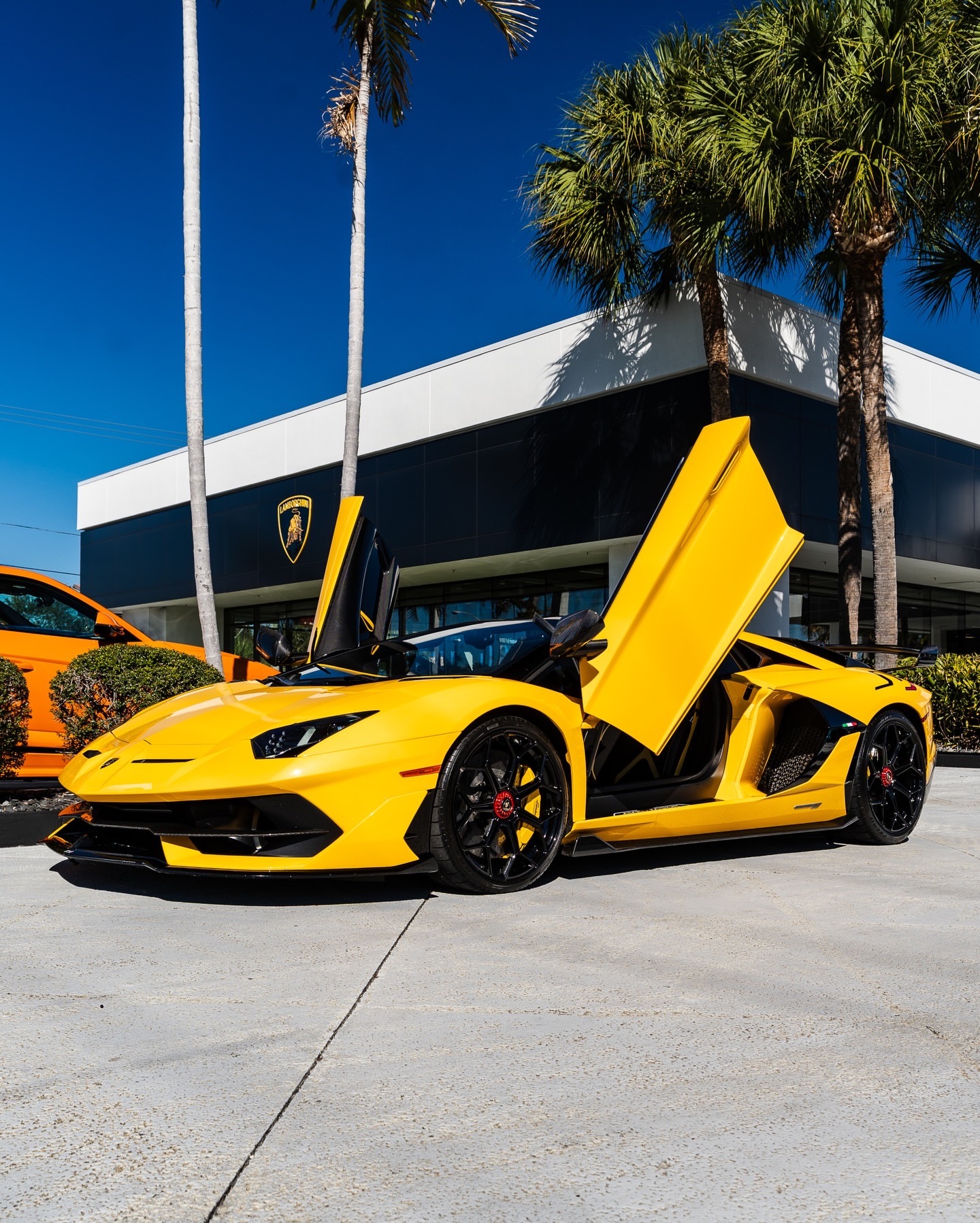 让我们再来看看这辆GialloOrion色兰博基尼AventadorS