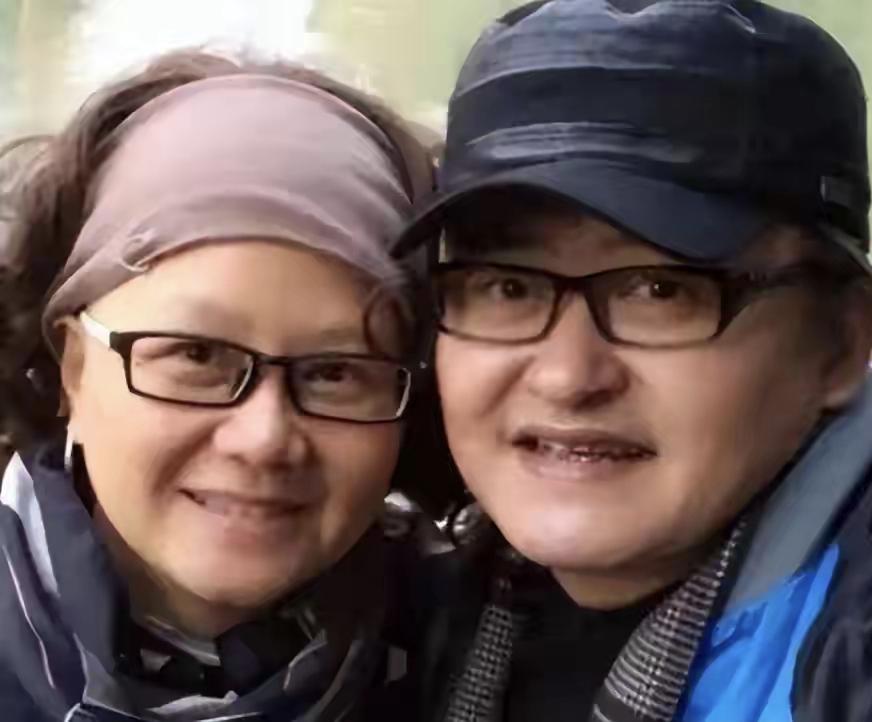 卢璐真的好幸运哦，自己当初是中专学历，丈夫刘欢是大学毕业，学历差距那么大，刘欢当