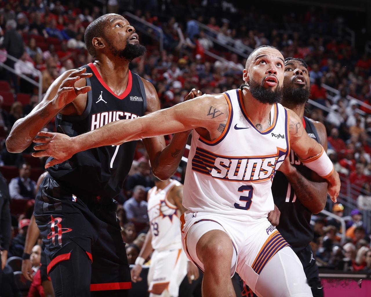 这没有可比性吧！虽然狄龙本赛季单场最高分比杜兰特高，但场均得分差太多了1、狄