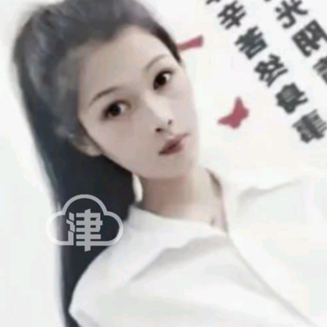 广东27岁女孩巧巧，原本有着大好的青春年华，却不幸被命运无情捉弄。她幼年时就被母