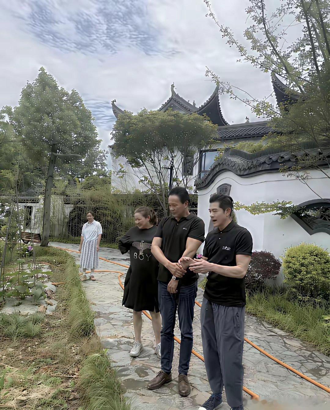 方媛竟然还有个这么厉害的舅舅，一直以为方媛家世普通，没想到她的舅舅这么有钱，方媛