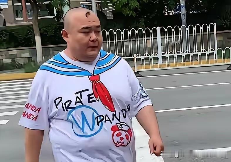 有人说原德云社教学主任、演出队长杨鹤通太飘了，太浮躁了，自以为深耕德云社多年呀，