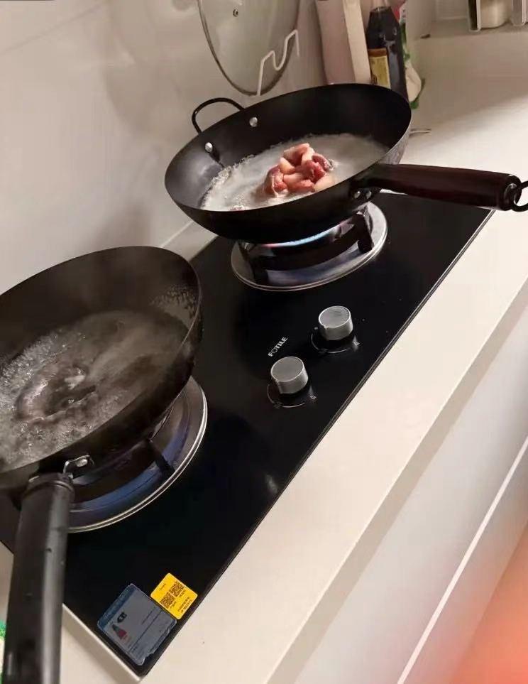 “摊上这样的婆婆，真倒霉！”女子吐槽：“我真的不想和婆婆一起住了！谁家好人在洗脸