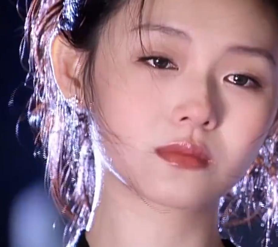 为什么汪小菲会在大S头周年的时候，选择带两个孩子回北京？不仅仅是为了过年