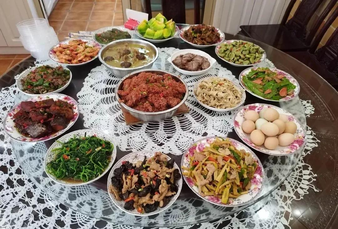 搅屎棍婆婆又来作妖，初九一大早就来敲门，儿子帮忙洗碗，婆婆不让。正月初八