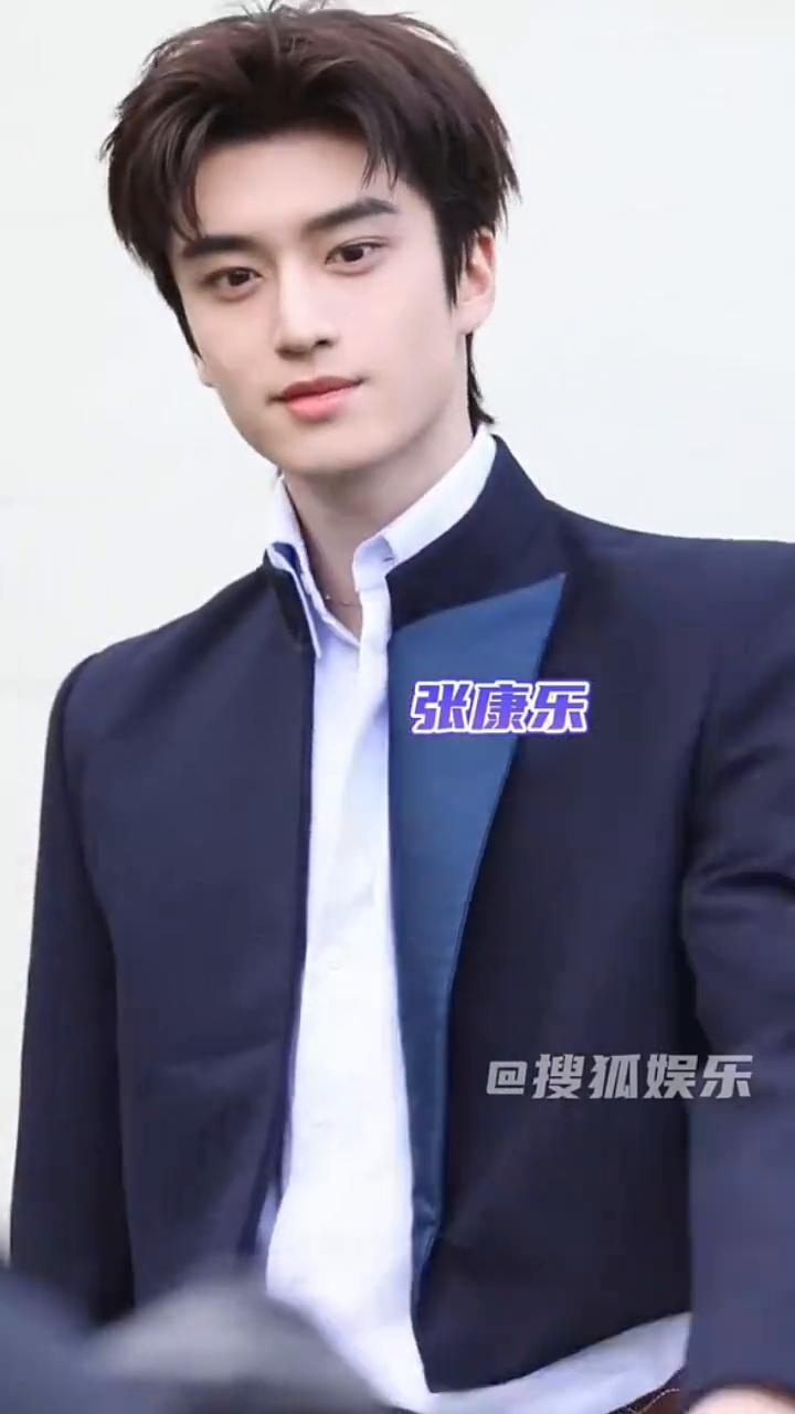 VOGUE风毯男女明星合集。搜狐娱乐。刘诗诗、周洁琼、鹤秋、李宛姐、赵露思、