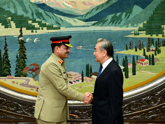 中国和巴基斯坦谈妥了7月24日，外交部长王毅在北京会见巴基斯坦陆军参谋长穆尼尔