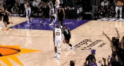 裁判真黑！狄龙关键3+1反吃T，没搞懂？？？詹姆斯都把人带倒了，裁判竟不响哨哈