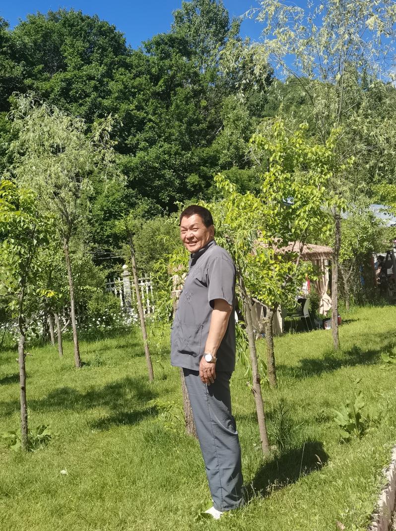 三伏天的养生密码，全藏在“少动多静”这四个字里。别贪凉一进门就把空调开到16度
