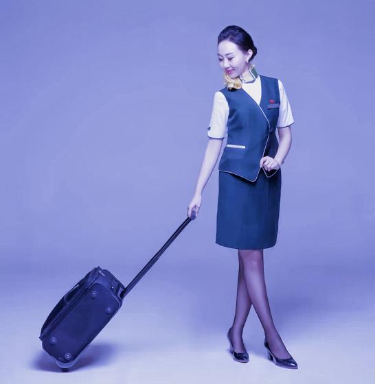 为春秋航空公司开招“空嫂”点赞!原来我一直搞不懂:同样是端茶送水,为什么在天上