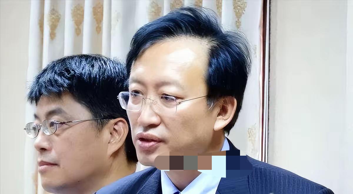 最新统一民调让“台独”极度恐慌！台高官疯狂叫嚣称“被大陆统一只会带来战争”台