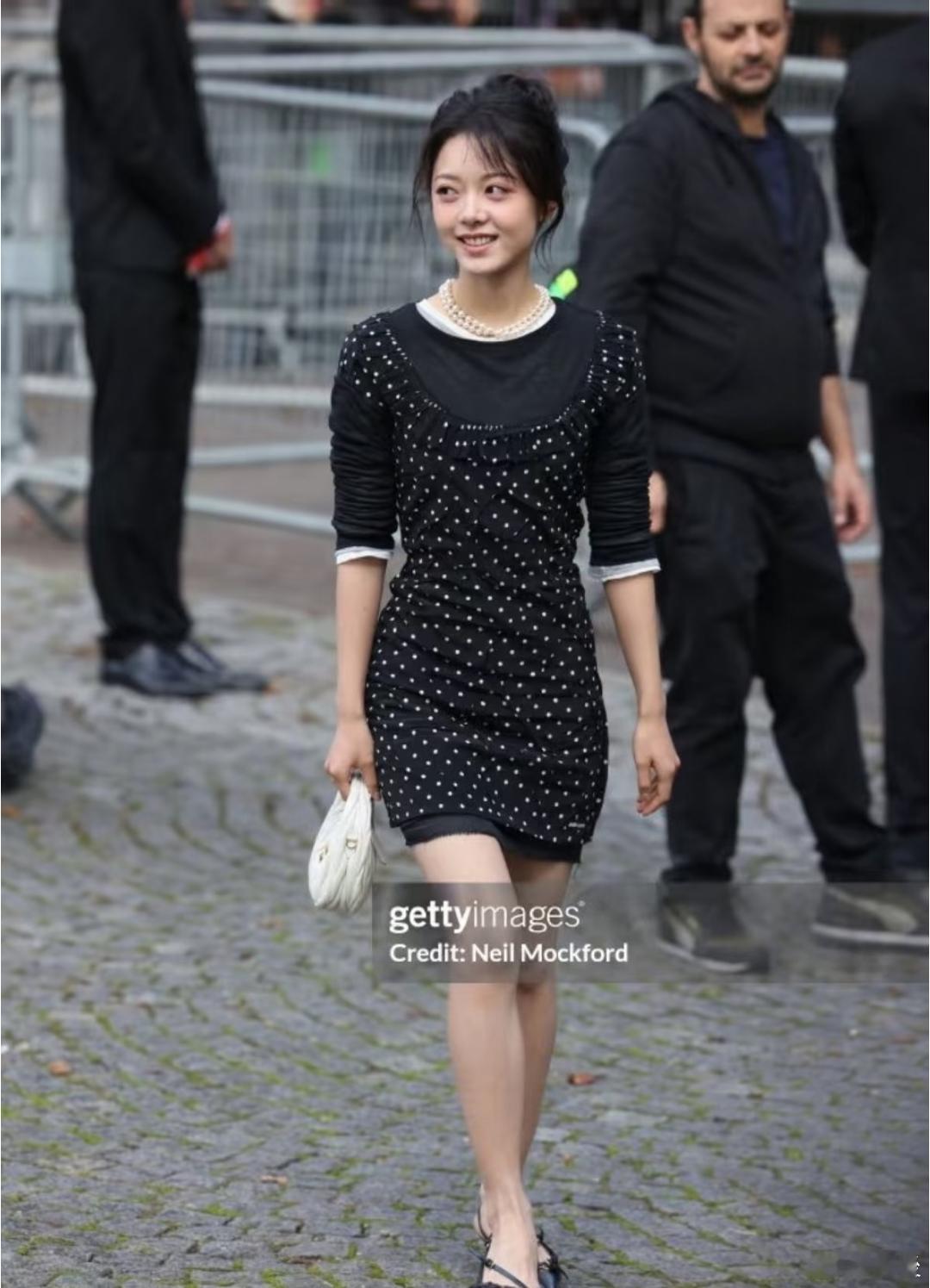 赵今麦G社生图都挺好看，但不知道为什么造型师老给她做一些很成熟的造型特别显年纪