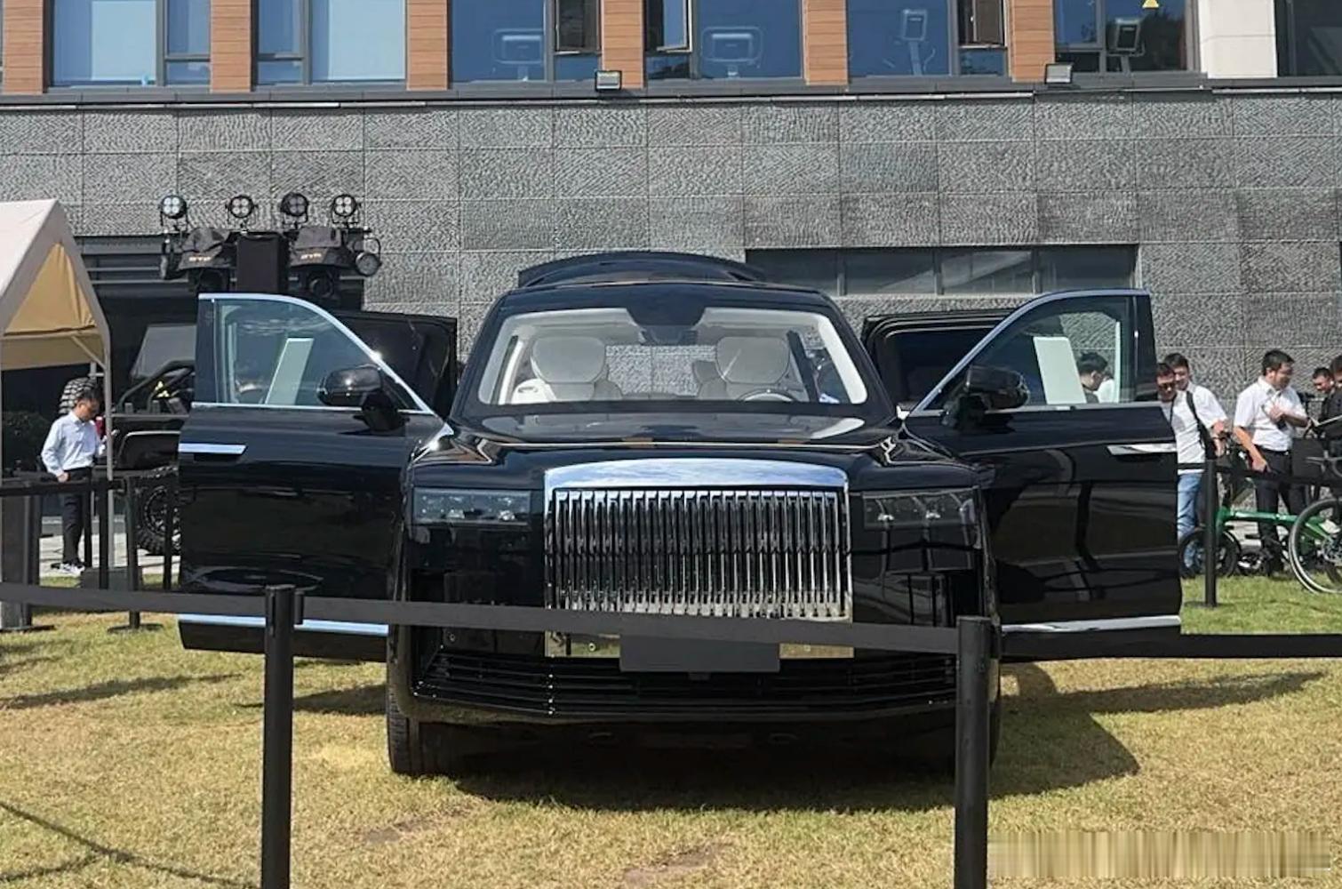 追觅第二款车型亮相，网友：第二个众泰要来了。继追觅发布了首款概念车的官图之后，旗