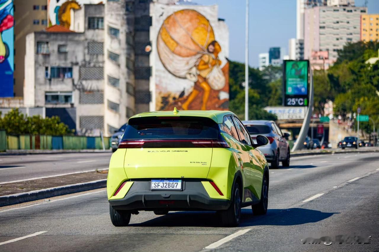 比亚迪海鸥在全球爆火，美国人，日本人，都觉得这款车不可思议。几万块钱的车，居然这