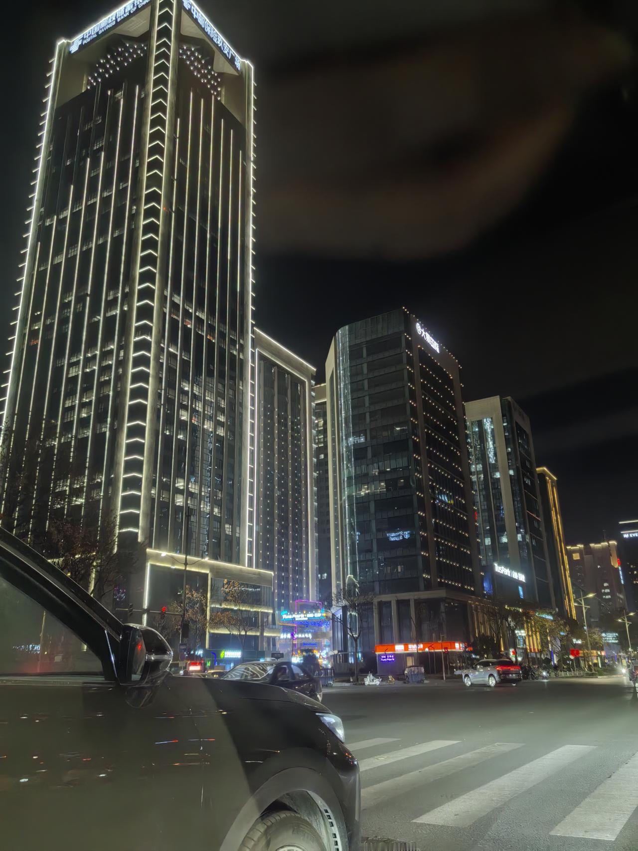 走投无路的时候,摆地摊丢人吗?别瞧不起摆地摊的，低成本几乎0风险，但足以让你生活