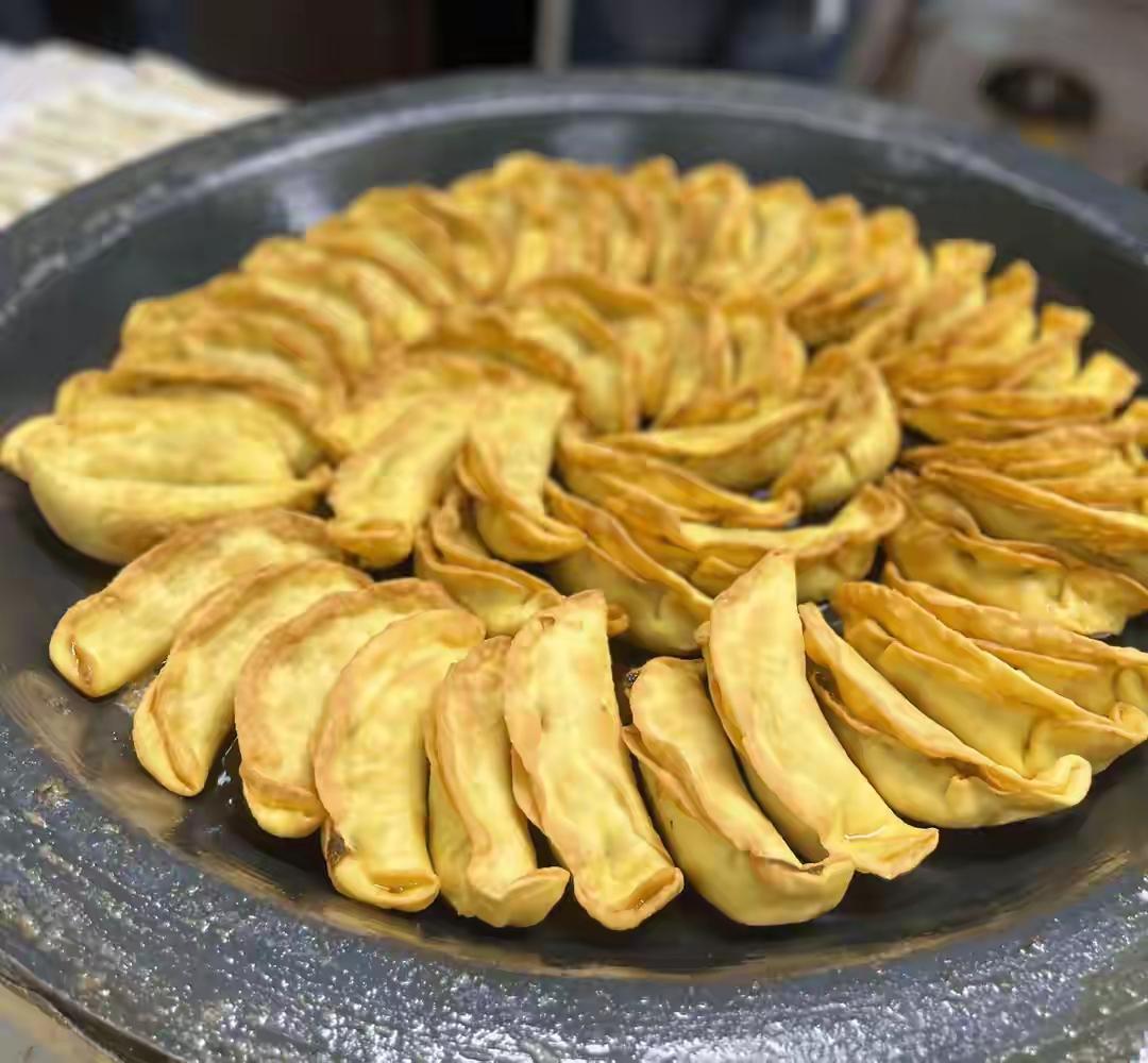 都说南京夫子庙没啥好吃的，可有两家老字号店我觉得很好吃，每次去夫子庙总是找着去吃