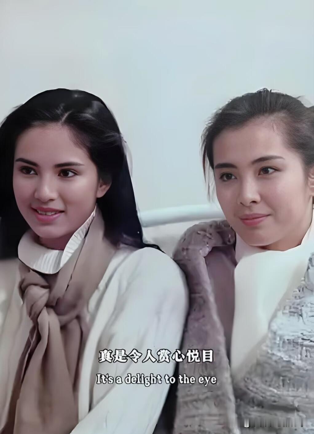 其实李若彤年轻的时候只是长相比较独特，她的演技很特别，但颜值看起来却没有王祖贤高