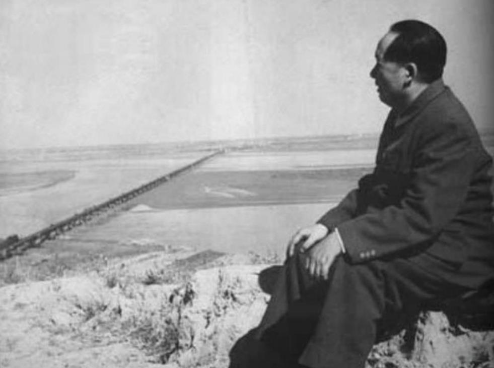 诸葛亮为何无法统一三国？毛主席的评价一针见血：他犯了三个错误。赤壁烽烟未散，荆
