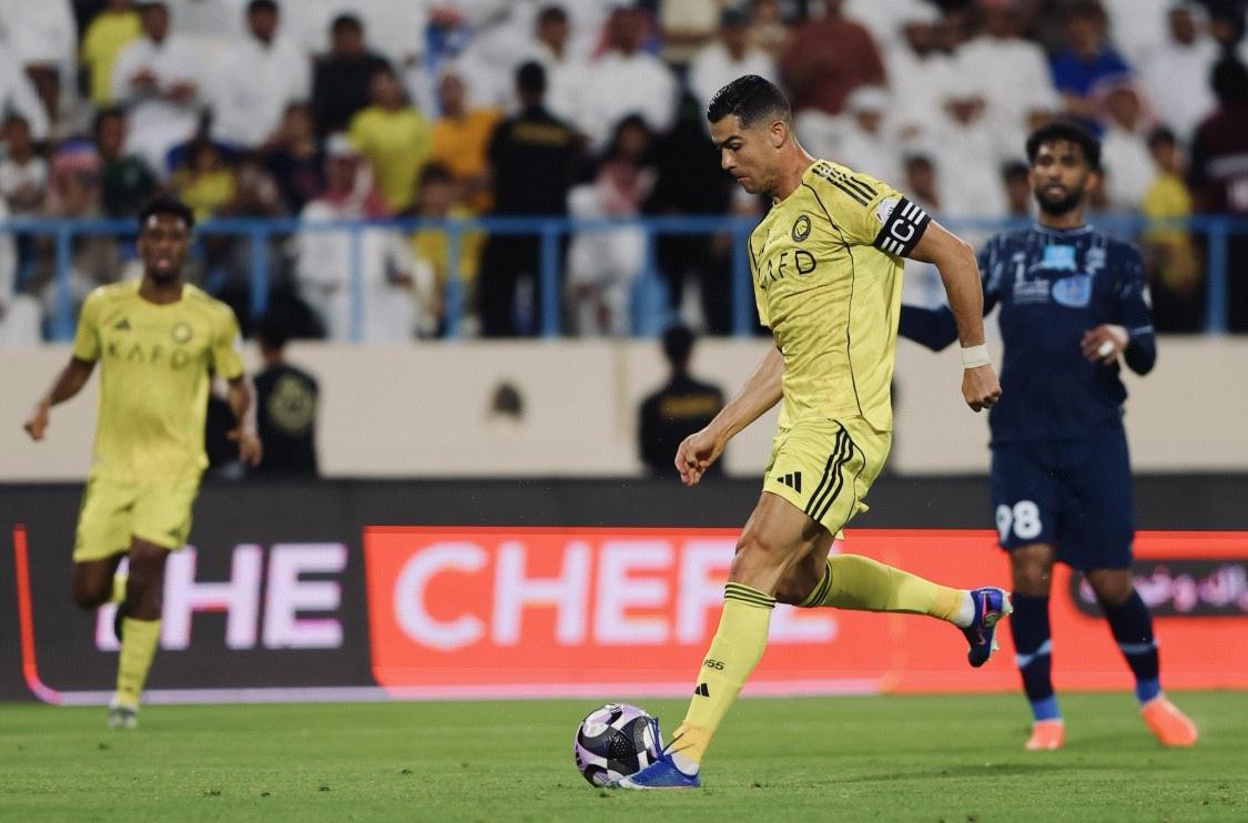 C罗又进球了！自从伤愈复出后，他连场破门，上一场的对手是沙特联倒数第一，这场的对