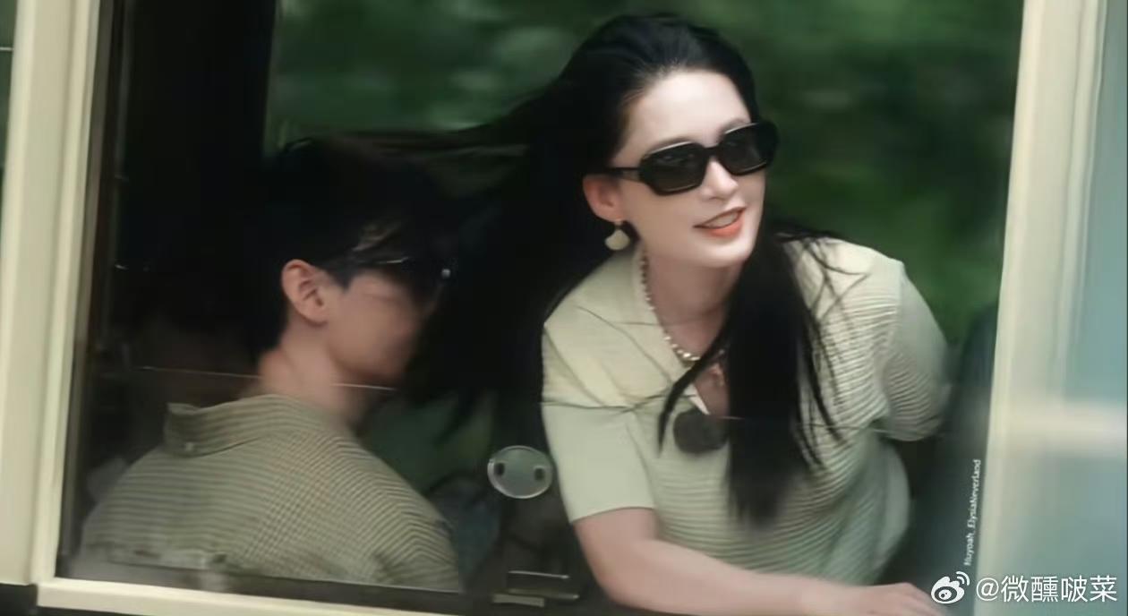 原来，不哭的孩子也有糖吃，《花少7》里，李沁总是那个温暖担当，她给团队默