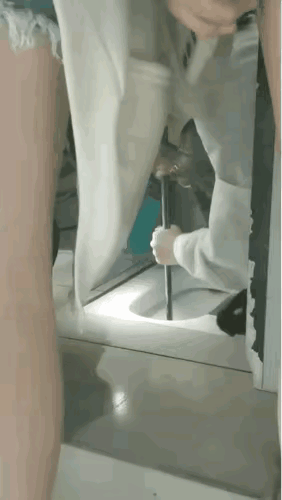 如果你的手机从这里边掏出来，你还会继续使用吗？[捂脸哭]