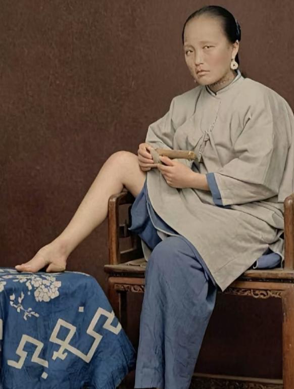 吃人不吐骨头的封建社会，对女性最大的摧残，莫过于精神控制。鲁迅和原配妻子是包办