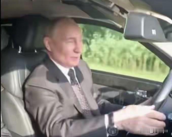 普京称有时候不带车队，自己悄悄开车出去。12月10日，俄媒报道，俄总统普京自曝，