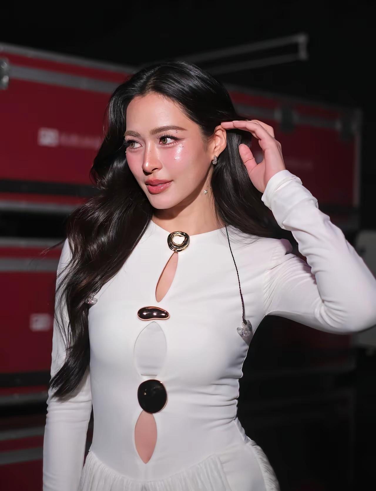 什么样的穿搭可以成为气质女神?这个天花板了吧