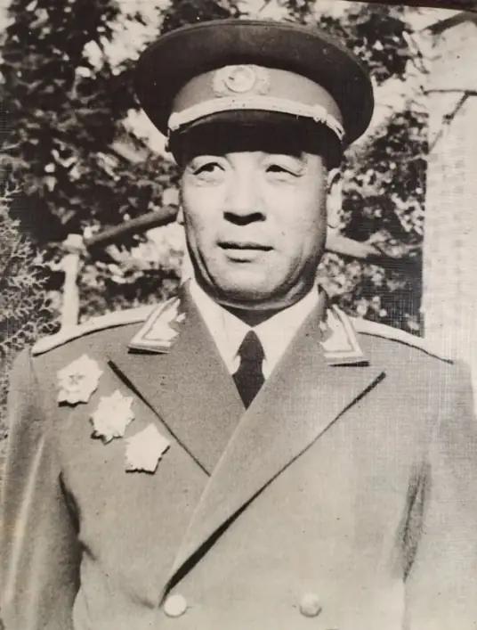 唯一敢跟毛主席不辞而别的犟将！嫌中将太低大闹总政，次年结局令人唏嘘主要信源：