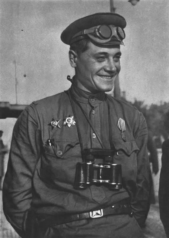 二战苏军作战真实历史影像！看图回答问题，下面图几是军迷重演的呢？温馨提示：可以根