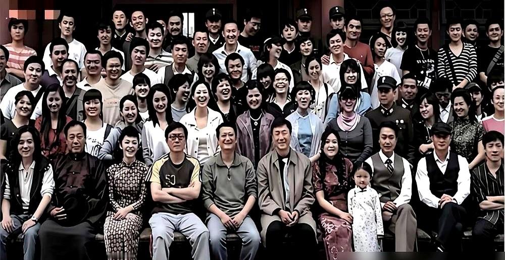 孙红雷拍完潜伏连抽几根烟都没走出余则成，剧里另一个演员却把潜伏用在了现实感情里。宁静大方牵着小11岁