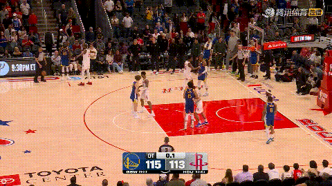 勇士老将追梦格林真是太狡猾了！在今天勇士客场挑战火箭的比赛中，当时距离加时赛结束