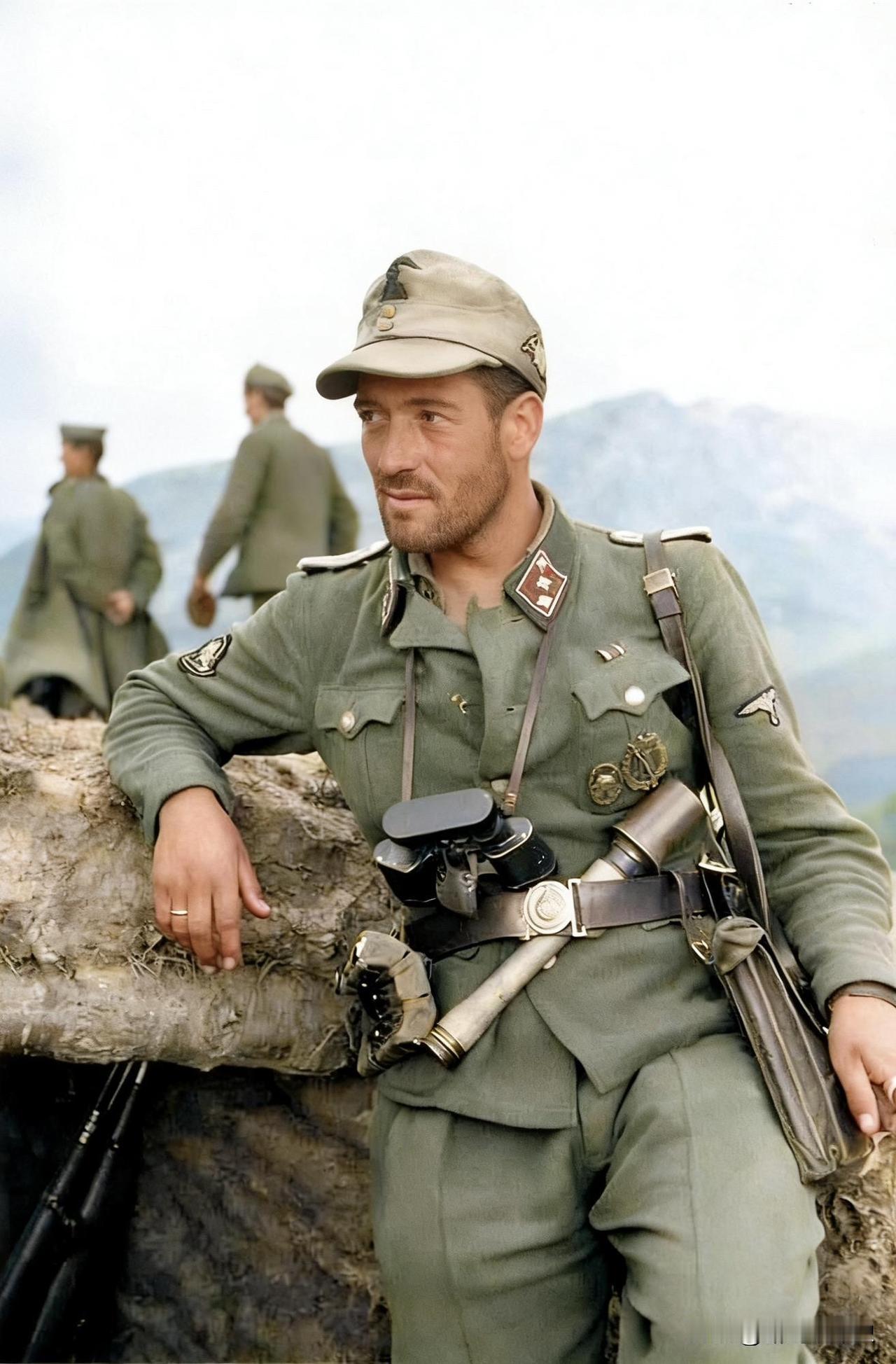 德国山地猎兵（Gebirgsjäger）是专门在高山和严寒地区作战的部队。他们帽