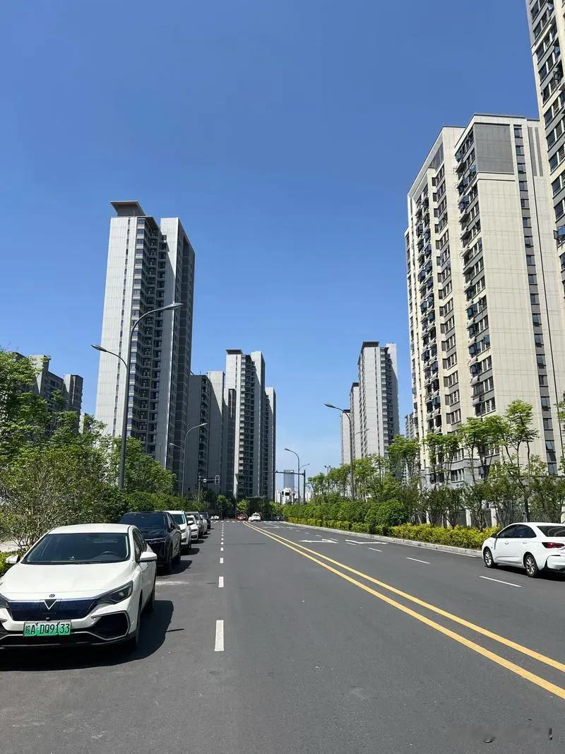 市价300万的江景房，80万就卖！只因出过事，换你敢买吗？我亲戚去年真捡了