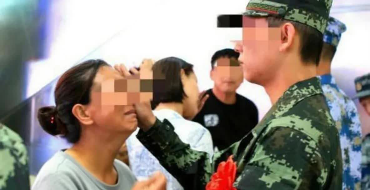 甘肃，女子再婚后对7岁继子视如己出4年后，丈夫突然病逝继子生母不