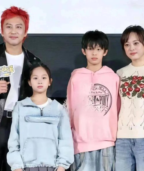 关于晒孩子这个问题孙俪之前的做法，和谢娜几乎完全一样喜欢分享孩子背影，孩子也