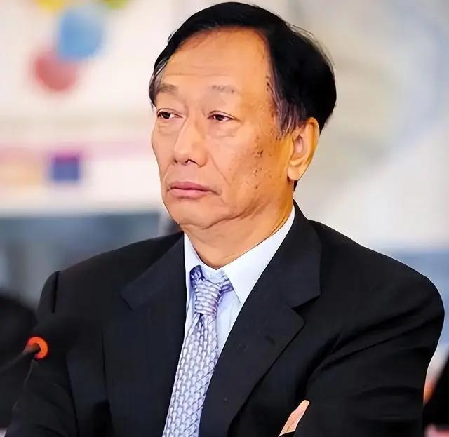 郭台铭变了？11月14日，他在台北一场企业家闭门会议上直言：“凡是失去大国支持的