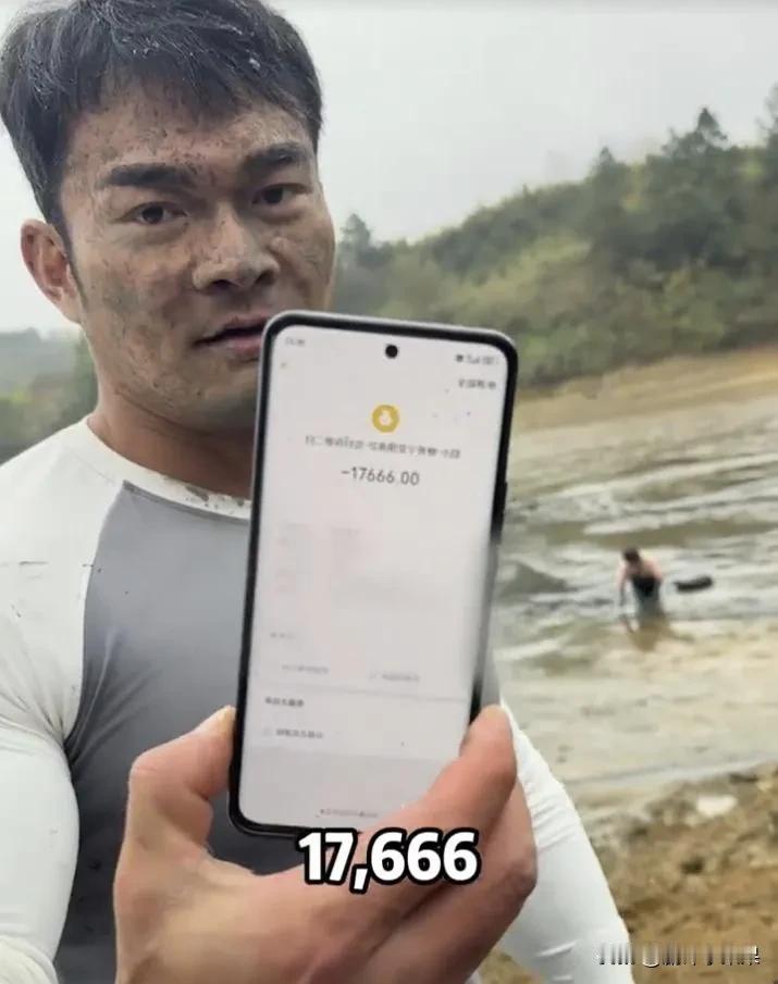2024年，失去父母的湖南19岁男孩子小段，为了上学学费，将自家17亩鱼塘以50