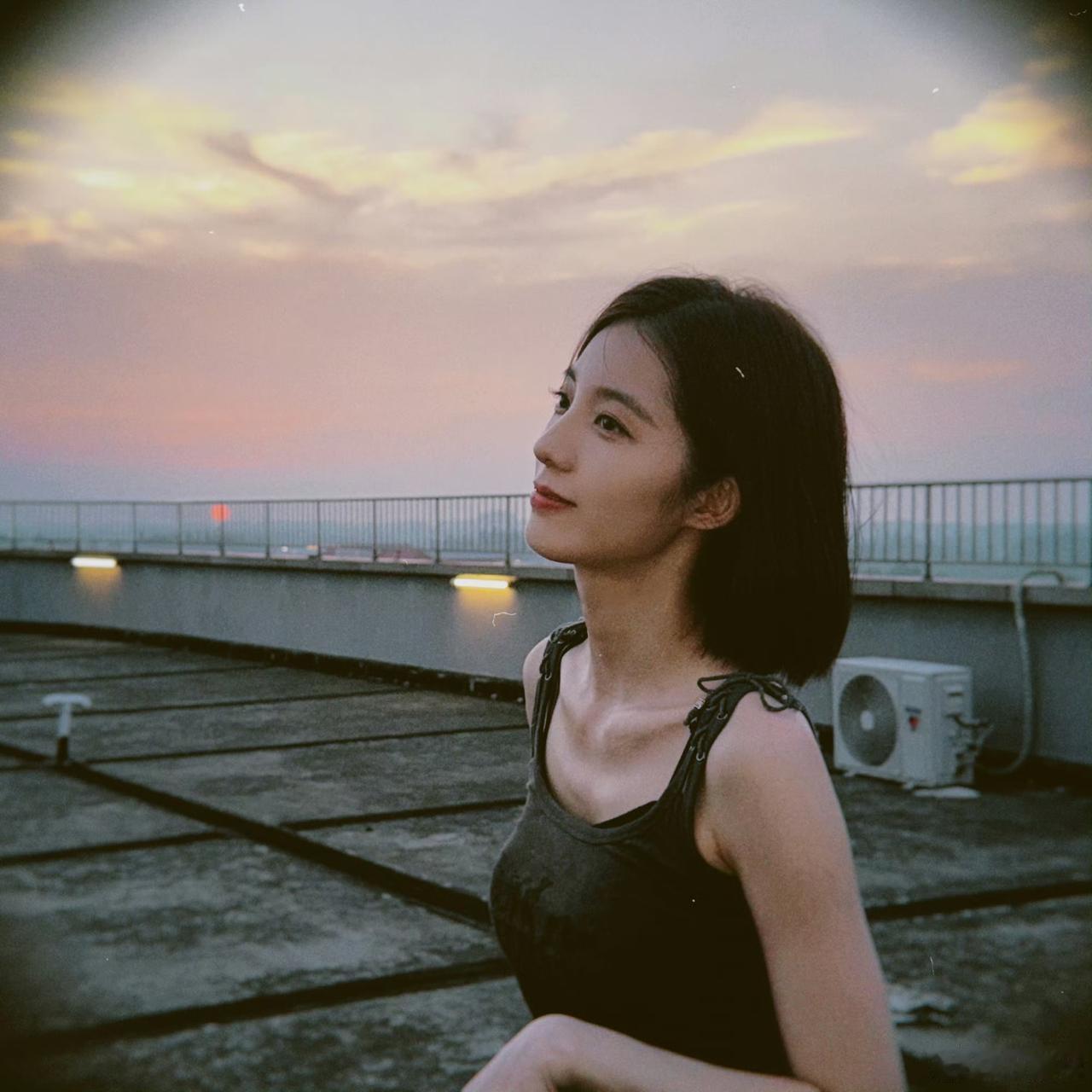 这组夕阳大片绝了，松弛感拉满😘万鹏