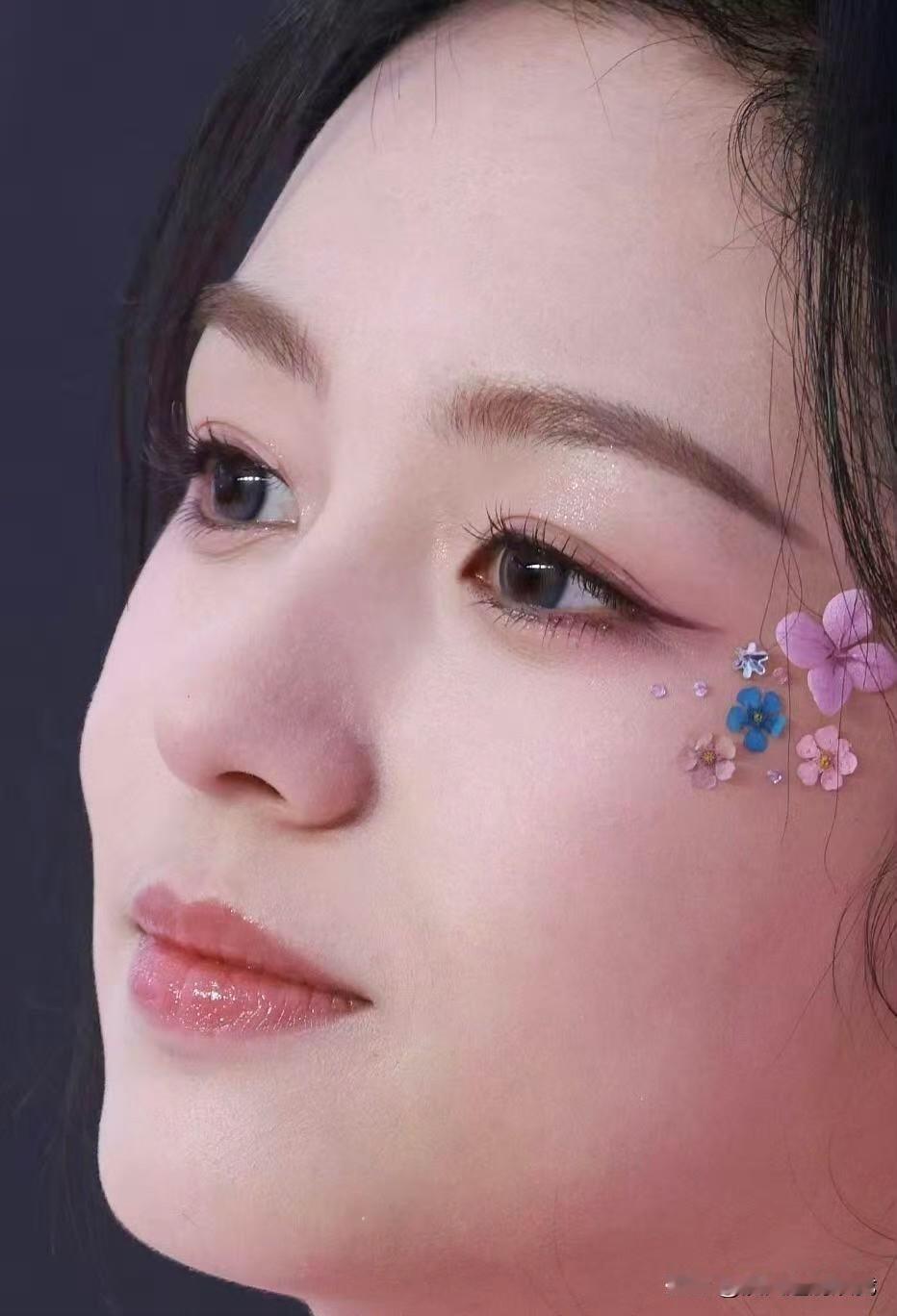 周也怼脸拍，神颜啊