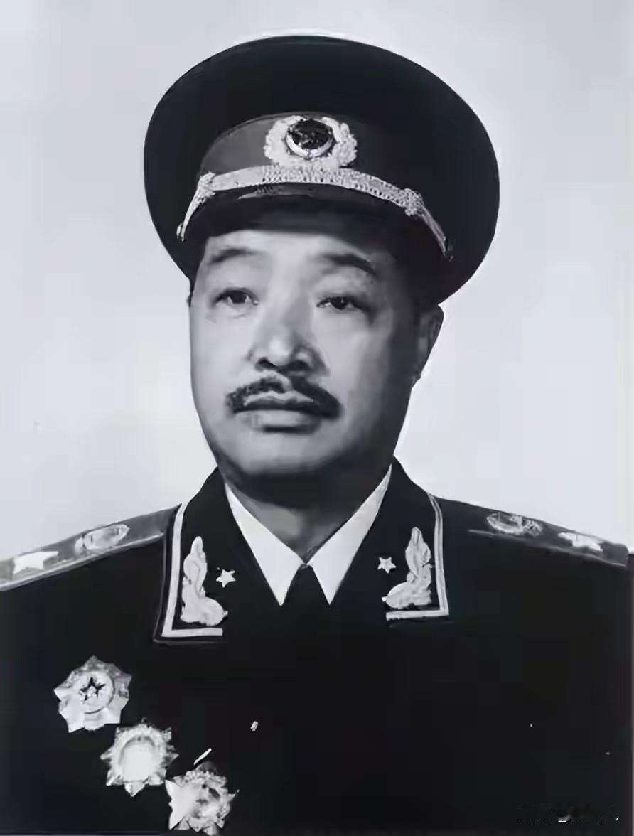 1955年授衔，毛主席看到贺龙名字突然笑了，一句评价，全场瞬间沉默1955