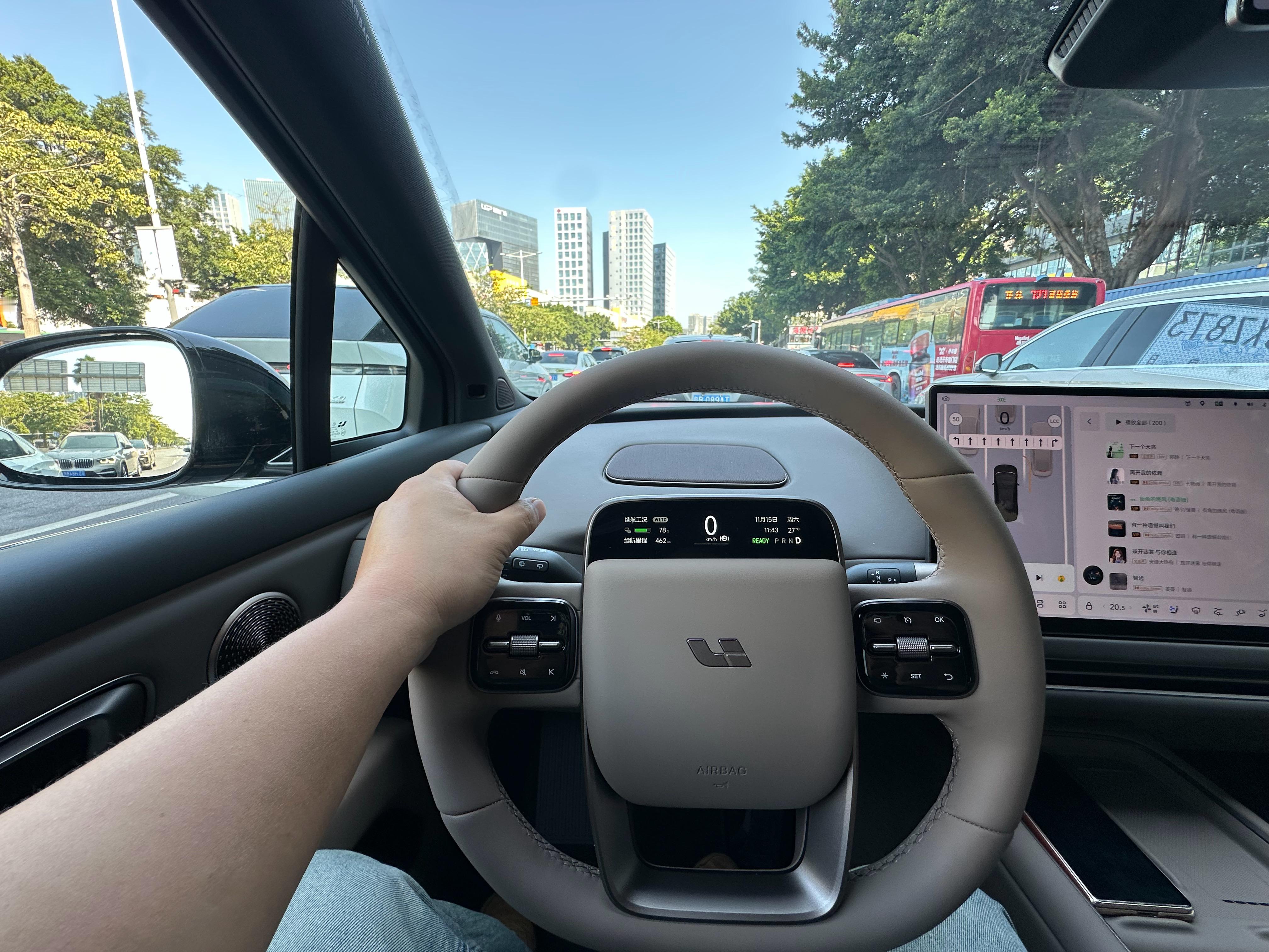 兄弟们今天开i6出来溜溜，我是越发喜欢这台车了，说实话当初我是没想到理想会把i6