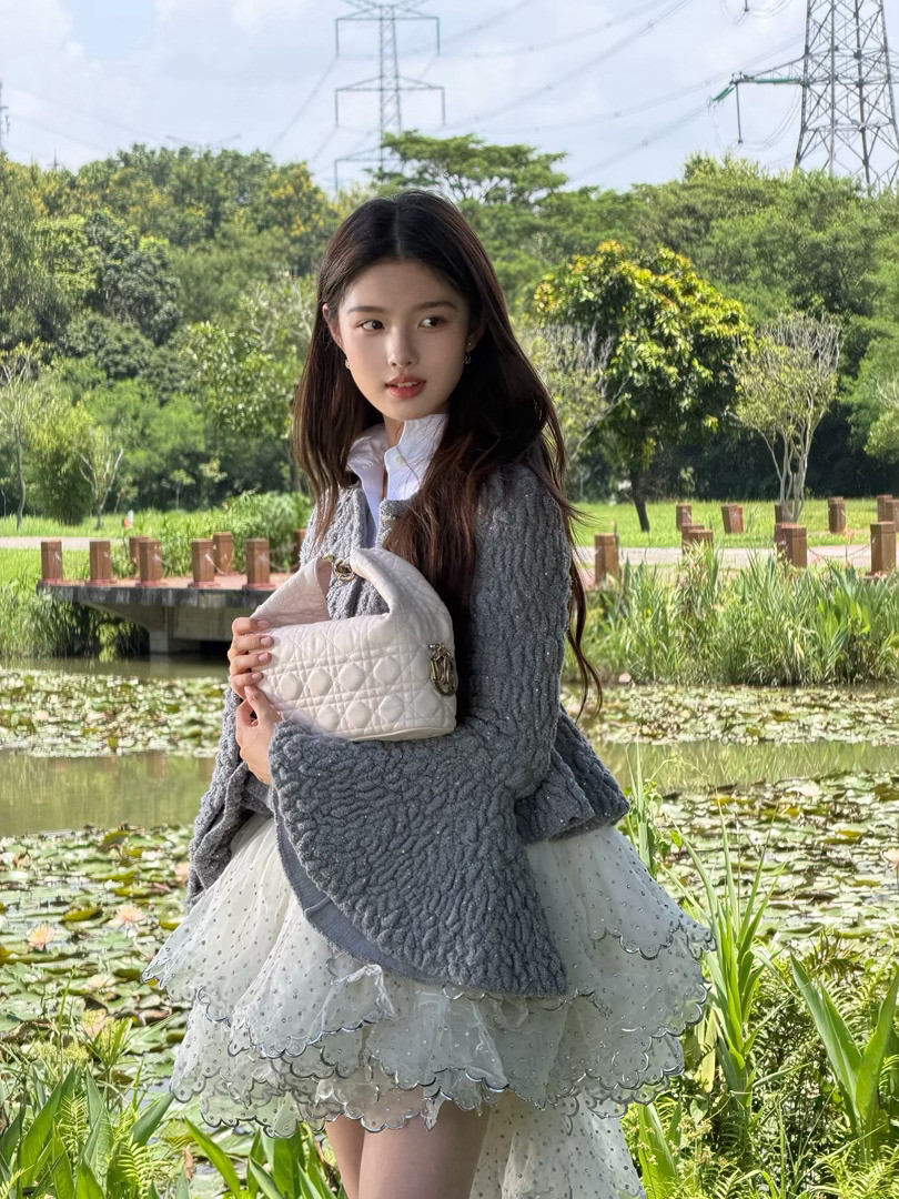艾米拍百妖谱脸比雀骨里瘦艾米美成啥样了直接清甜又有灵气，妹宝真的好漂亮哦