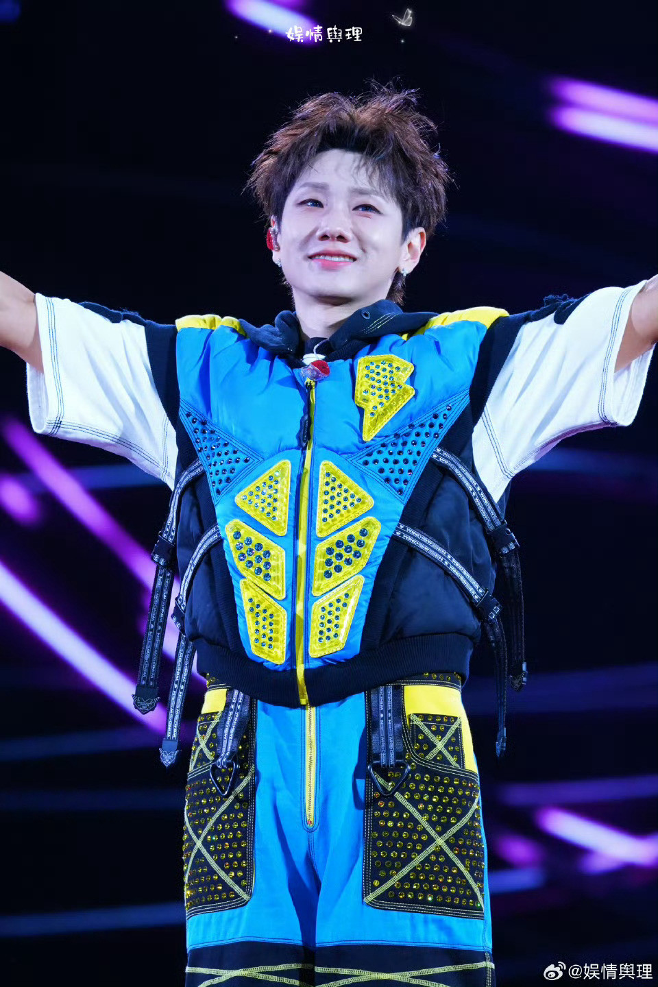 汪苏泷世巡纽约场上座率纽约场这人气真不是虚的，首轮售票系统一度崩溃，后台数据显