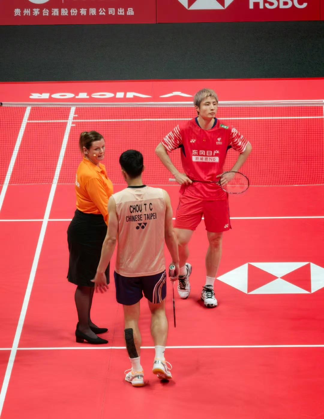 裁判走神了，差点儿给我们石宇奇🇨🇳少算一分[笑着哭]，几个人给裁判说了几遍，