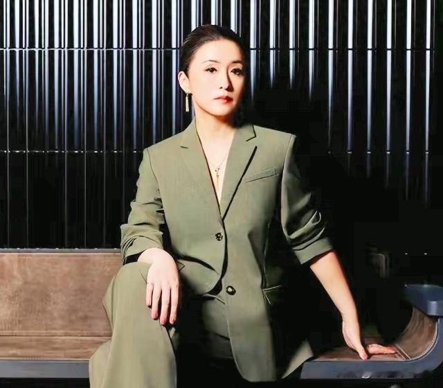 王家卫录音风波里最惨的不是王家卫而是秦雯，她不但坑自己，还坑老公真是