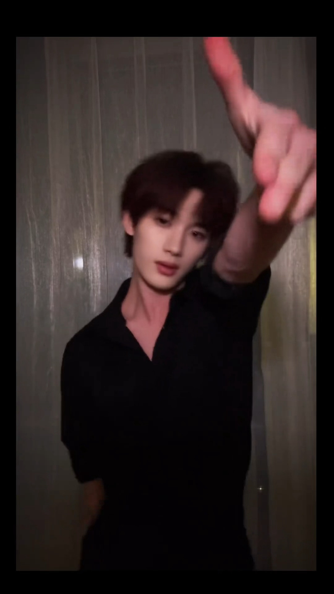 逐渐红温的黑衬衫男模，going人的事丁程鑫全做了